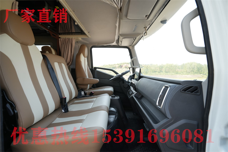138萬依維柯越野房車 標(biāo)配300L水箱24V鋰電系統(tǒng)!靜態(tài)評測霍夫勒啟翔房車