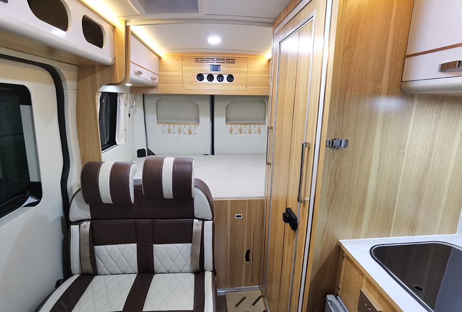 上汽大通V90短軸高頂房車(chē)3 上汽大通V90短軸高頂房車(chē)3