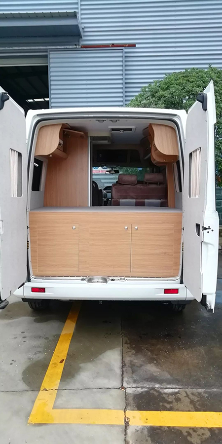 程力房車(chē)-上汽大通國(guó)六短軸中頂房車(chē)5